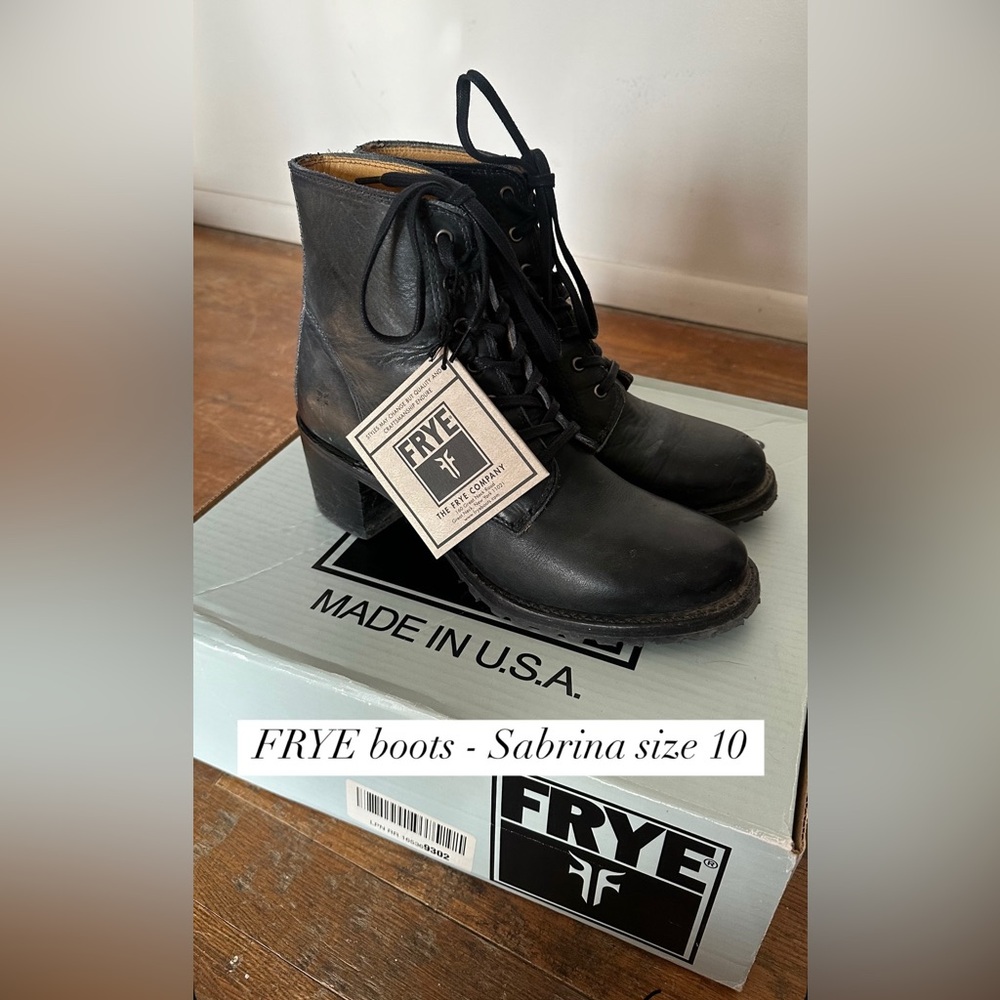 Sabrina FRYE black boots size 10 with box and tag